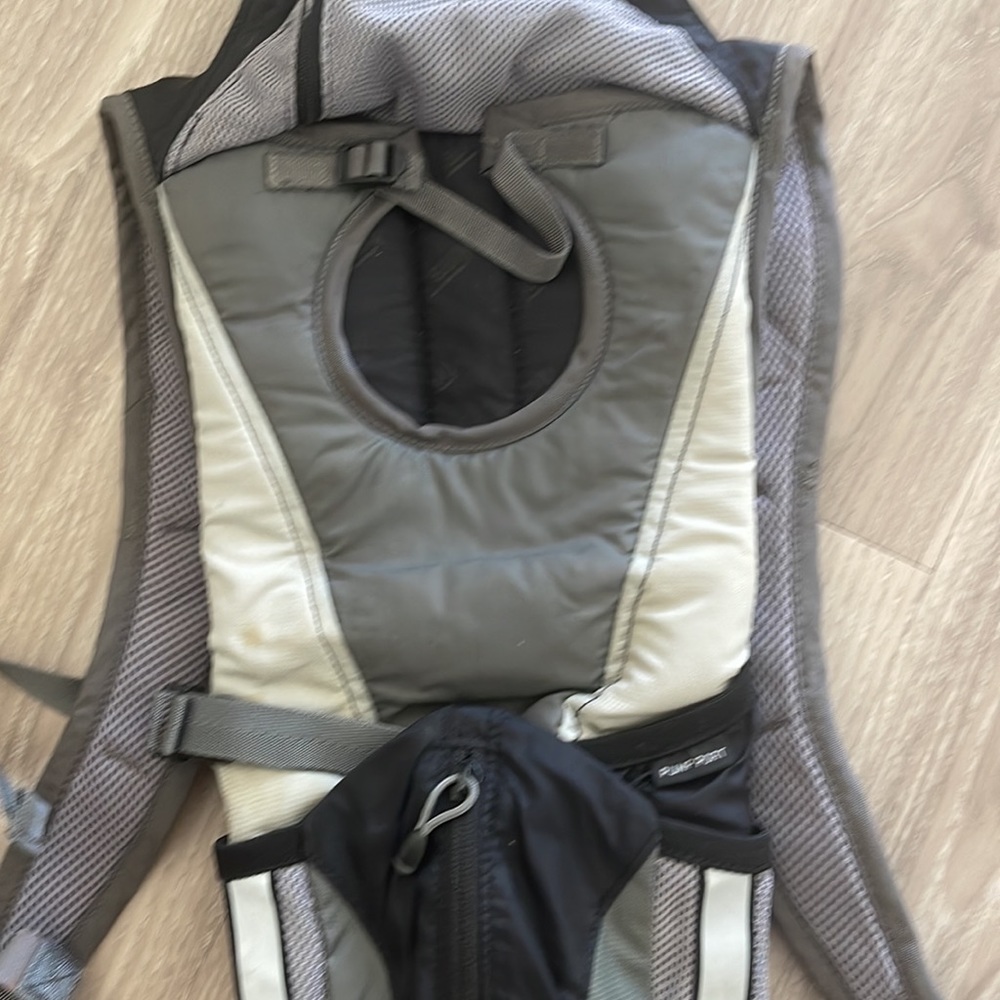 Camelbak Hydration pack - Picture 2 of 4